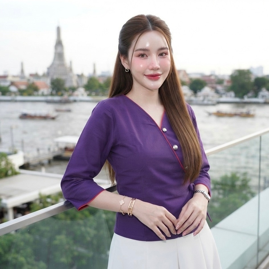 LANNA – เสื้อแขนยาวป้ายติดกระดุมมุก (รุ่นป้ายเจ้านาง) เสื้อผ้าไทยผู้หญิง ผ้าฝ้ายชินมัย ทรงสวยใส่สวยมากค่ะ