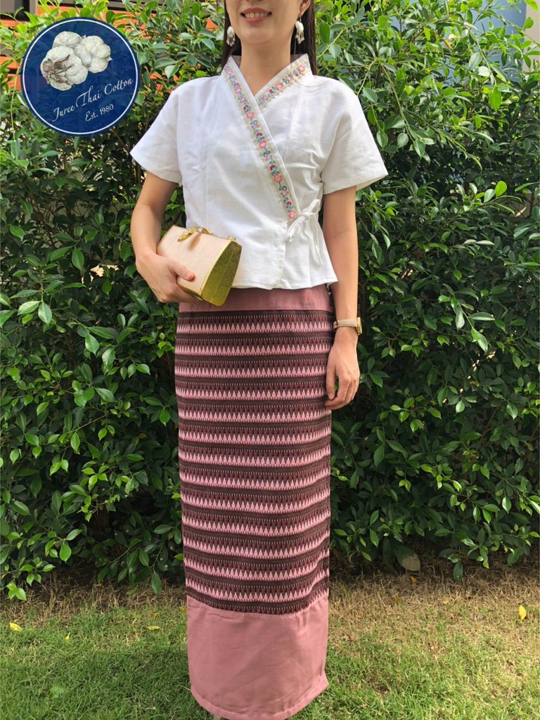 เสื้อพื้นเมืองแขนสั้น แต่งเทปดอกไม้สีขาว เนื้อผ้าดี ใส่แล้วน่ารักทุกวัน มุมมองที่ 6