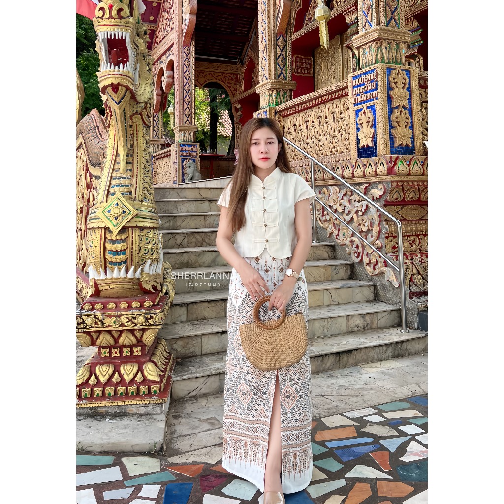ชุดผ้าฝ้ายลายไทยโทนขาวคอจีนชายโค้ง เข้าวัดทำบุญ เรียบหรู เนื้อนิ่มไม่ร้อน พร้อมกระโปรงผ่าหน้า มุมมองที่ 6