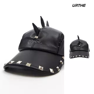 URTHE - หมวกแก๊ป หนังเทียม แต่งหมุดโลหะ รุ่น XSOTIX CAP - Col. OZDE UNTITLED
