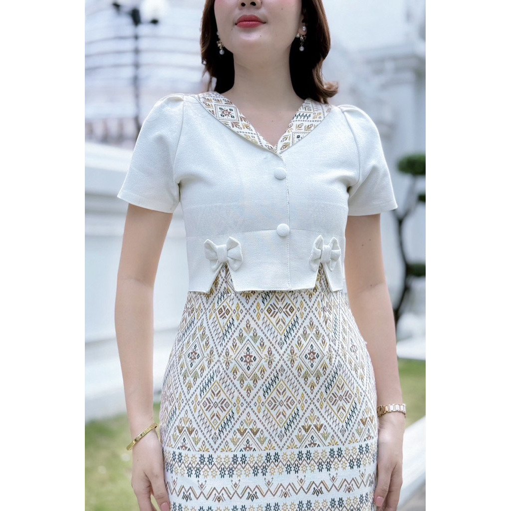 PIRA DRESS เดรสผ้าฝ้ายอัดกาวสีขาว แต่งกั๊ก เรียบหรู พรางพุงขายดี มุมมองที่ 4