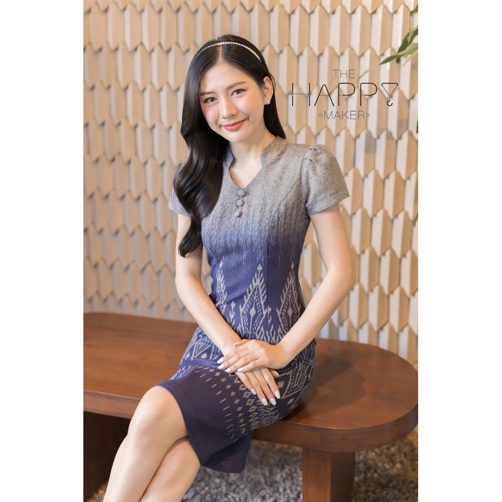 เดรสผ้าไทยมัดหมี่คอจีนวี ชุดทำงานซับในเรียบหรู ใส่แล้วภูมิฐาน สวยทุกสไตล์ มุมมองที่ 3
