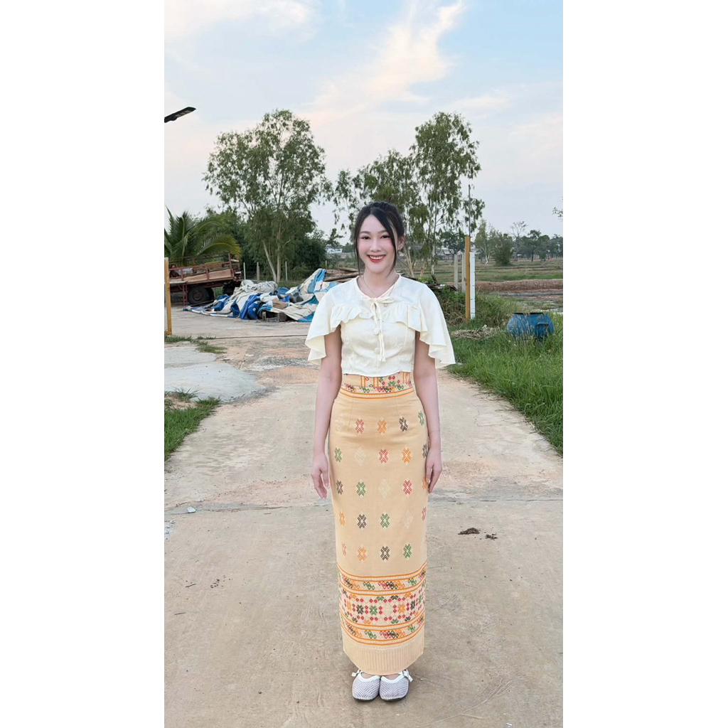 ชุดเซต เสื้อทรงปีกผีเสื้อแต่งระบาย กระโปรงทรงสอบ ผ่าหลัง(ผ้าฝ้ายพิมพ์ลาย)