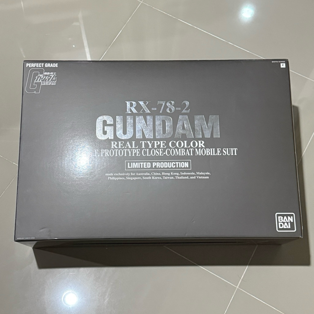 PG RX-78-2 GUNDAM REAL TYPE COLOR E.F.S.F. PROTOTYPE CLOSE-COMBAT ...