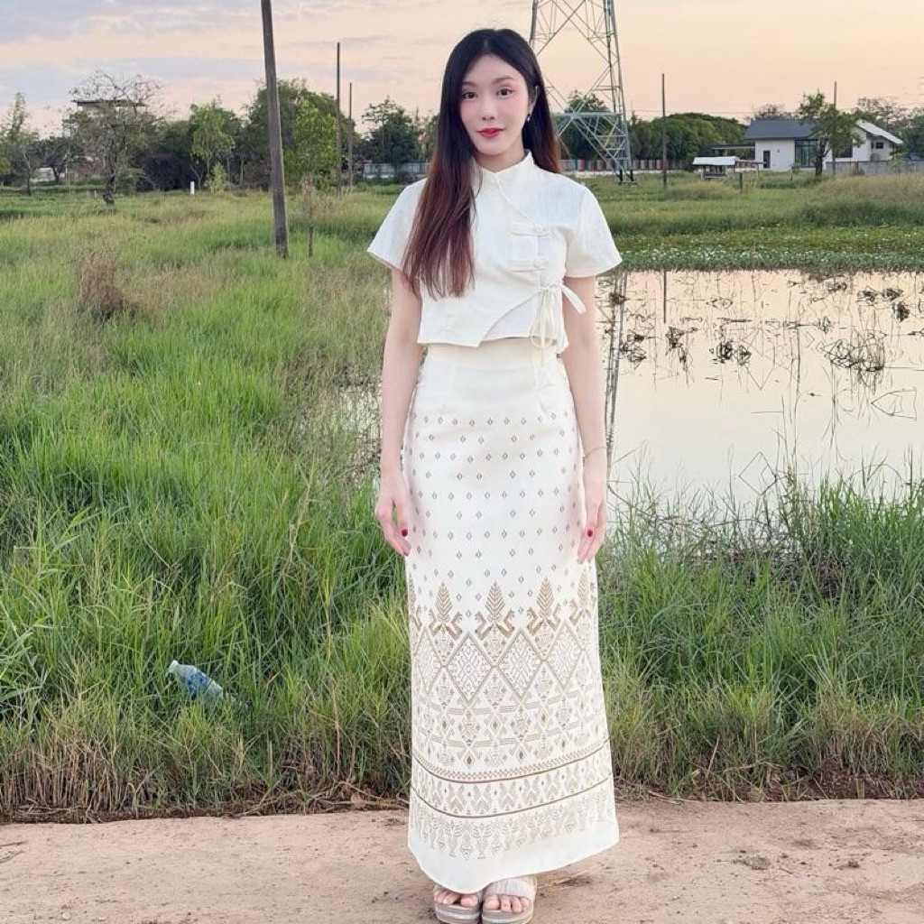เซตผ้าไทย TANTANOD TL29 เสื้อล้านนากระโปรงทรงสอบ ผ้าฝ้ายพิมพ์ลาย มุมมองที่ 5
