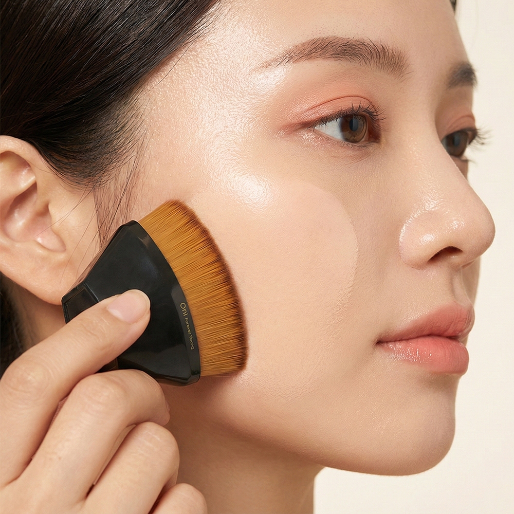 Oni Magic Petal Foundation Brush ขนาด M สีดำ Obsidian, แปรงรองพื้นทรง ...