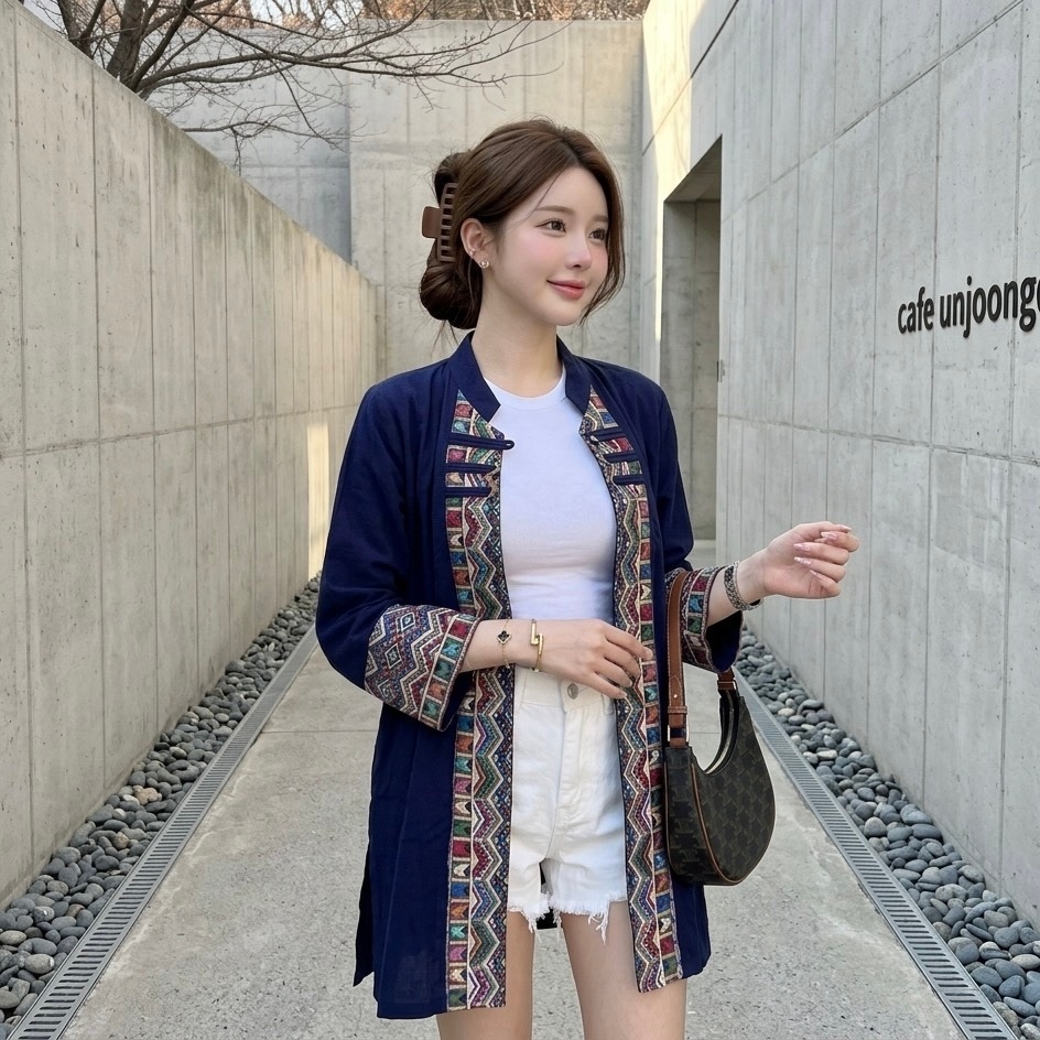 LANNA – เสื้อคลุมผ้าไทย เสื้ัอคลุมผู้หญิงแบบยาวสีพื้น เนื้อผ้านุ่มมาก แต่งแถบผ้าทอแท้ ใส่สวยมากค่ะ