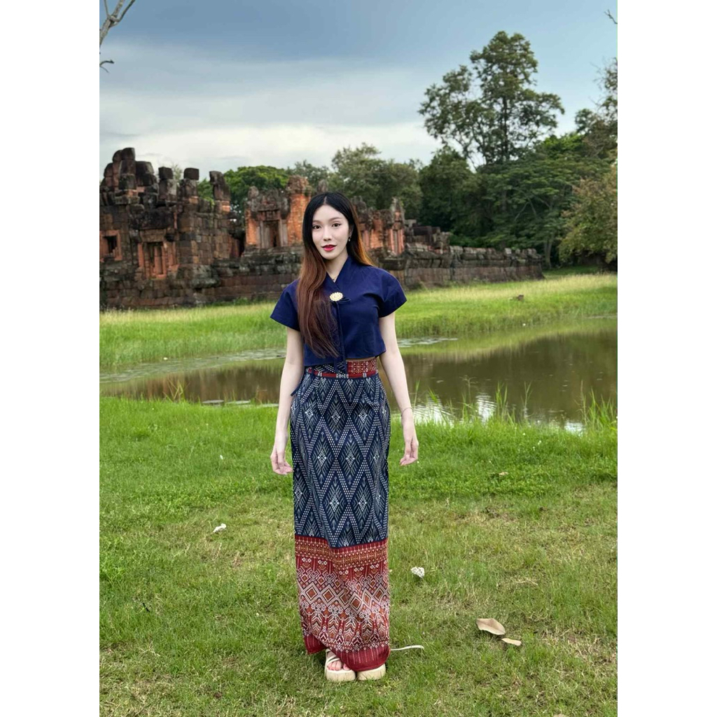 TANTANOD TL19 ชุดเซตผ้าไทย กระโปรงทรงแคบผ่าหลัง เสื้อล้านนาผ้าฝ้ายพิมพ์ลาย ใส่สวยเพรียว มุมมองที่ 4