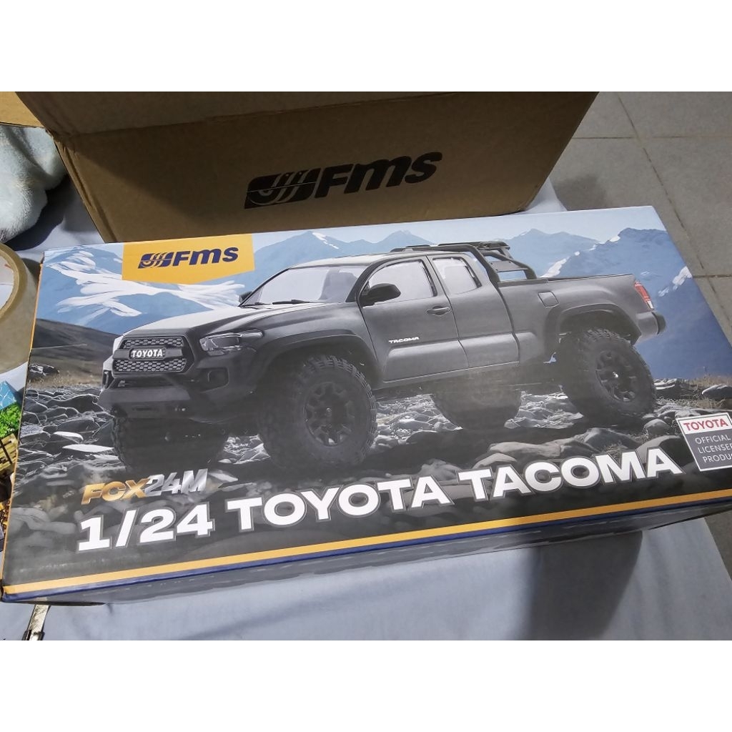 FMS1/24 Toyota Tacoma สีแดง ของใหม่ ส่งจากไทย | Shopee Thailand