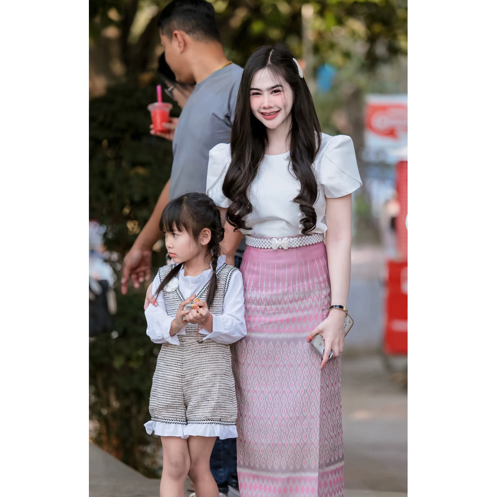 ชุดงานบุญงานบวชแฟนนาค Sira Siri ผ้าไหมอิตาลีรุ่นพี่ลิซ่า ทรงกลีบบัว ใส่แล้วสวยหรู มุมมองที่ 3