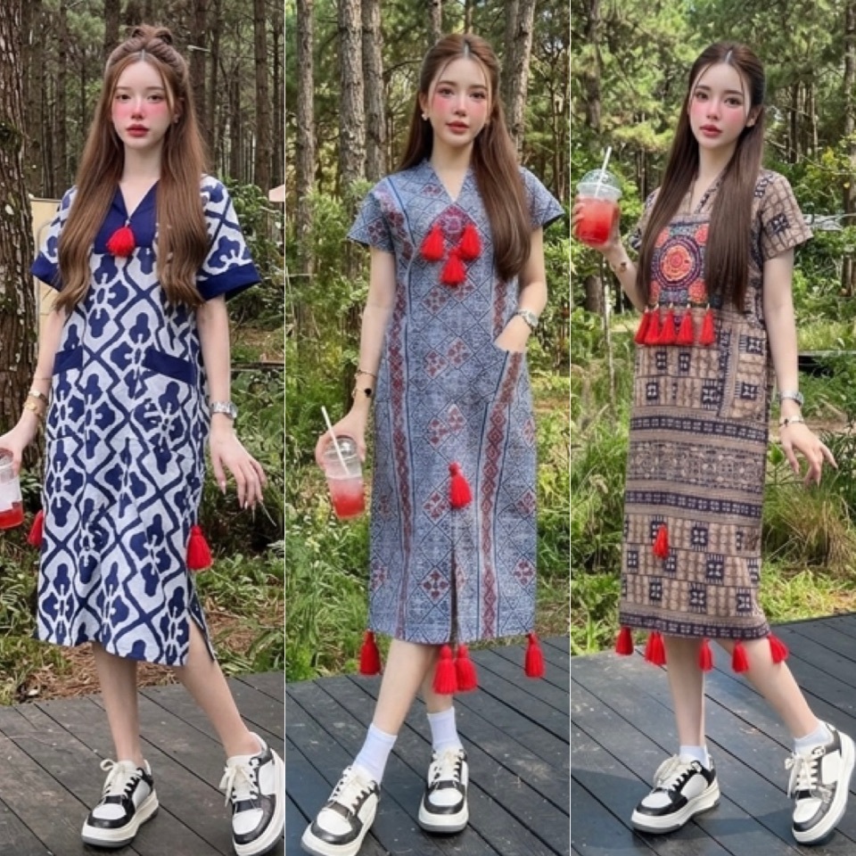 เดรสยาวติดพู่แดง คอเสื้อวีหน้าหลัง