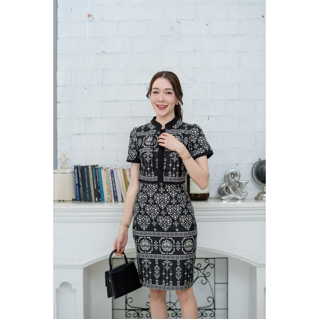 เดรสลายไทยคอบัวกั๊กทรงสอบ เข้ารูปสวย ใส่ทำงานพิธีการ ไซส์ S-2XL ผ้าอัดกาว มุมมองที่ 3