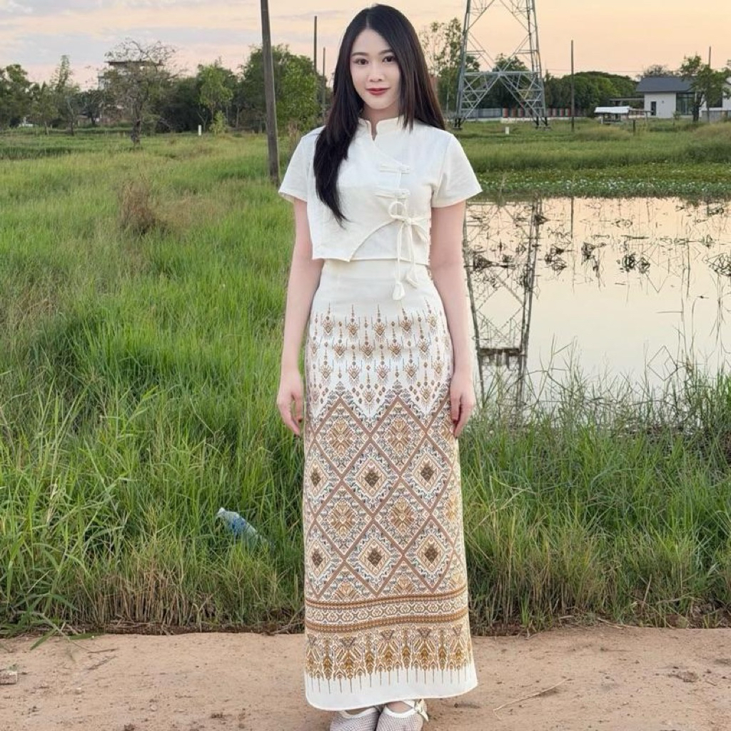 เซตผ้าไทย TANTANOD TL29 เสื้อล้านนากระโปรงทรงสอบ ผ้าฝ้ายพิมพ์ลาย มุมมองที่ 4