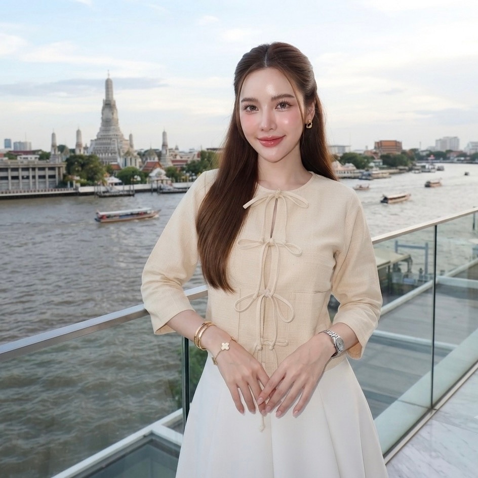 LANNA – เสื้อแขนยาวแบบผูกเชือกด้านหน้า (รุ่นบัวเกี๋ยง) เสื้อผ้าไทยผู้หญิง ผ้าฝ้ายชินมัย ทรงสวยใส่สวยมากค่ะ
