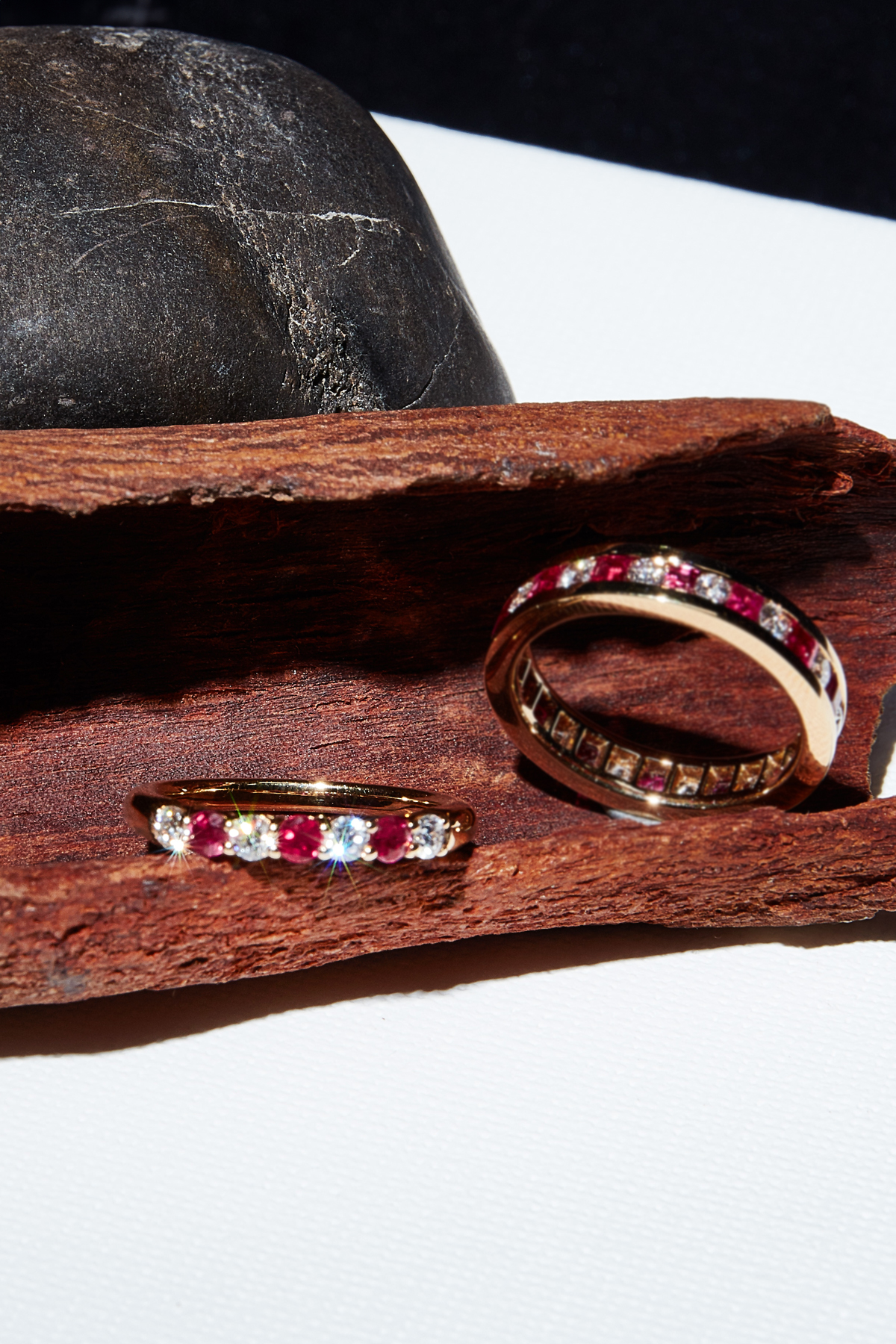 Jewellista แหวน Riley เงินแท้ 925 ประดับพลอย Created Ruby และ CZ ...