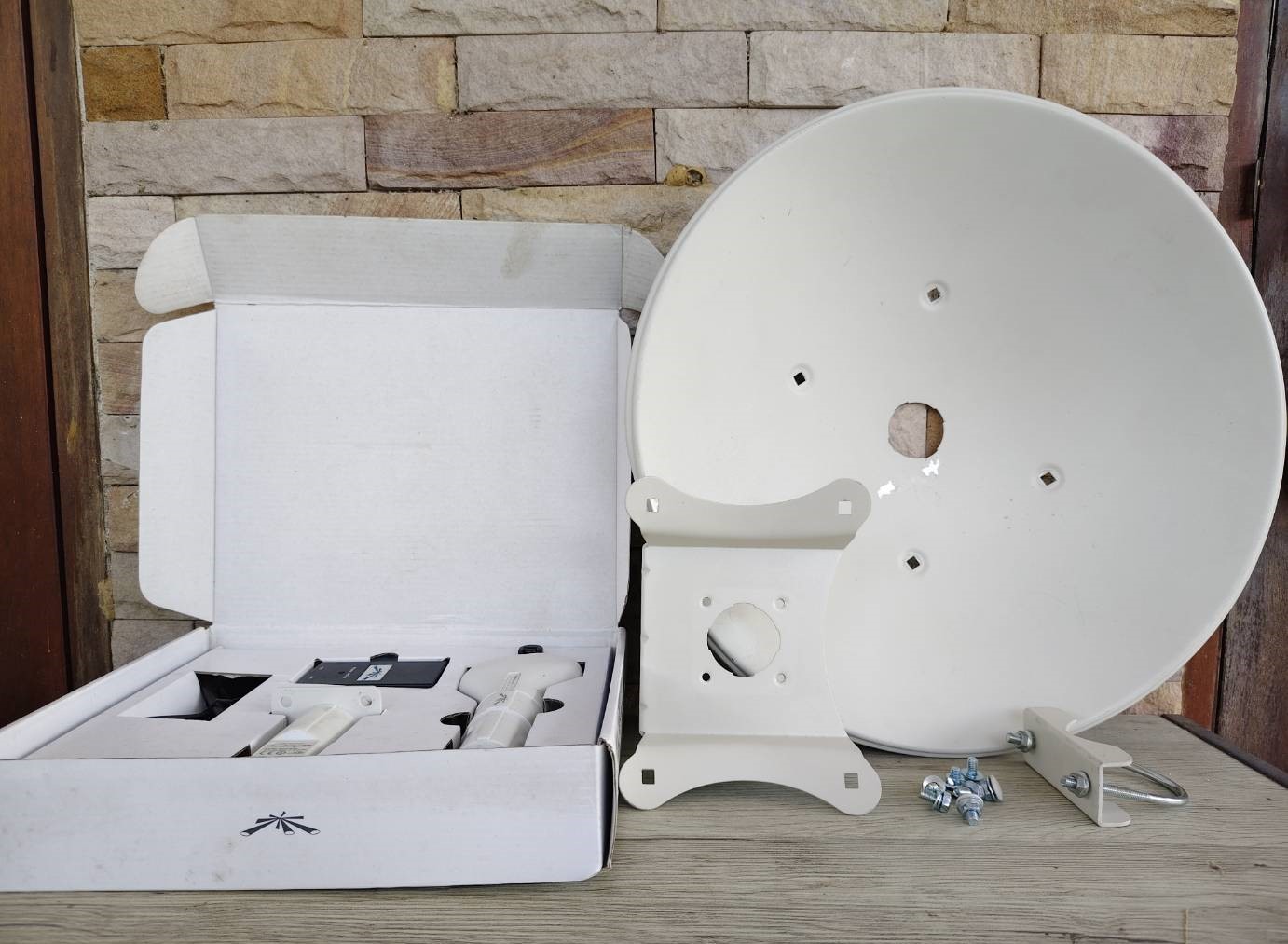 UBiQUiTi NanoBridge M5-25 (NB-5G25) - 270 Mbps 2x2 MIMO Dual-Chain ...