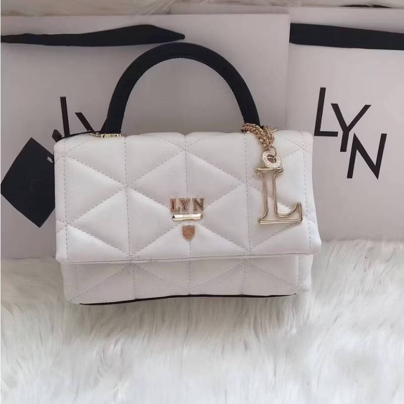 พร้อมส่งครบสี กระเป๋าสะพายข้าง LYN รุ่นโคโค่ หูจับมีอะไหล่ตัว L ขนาด นิ้ว  งานสวยรุ่นฮิต มีป้าย สายสะพาย และ ถุงผ้า - Main Image
