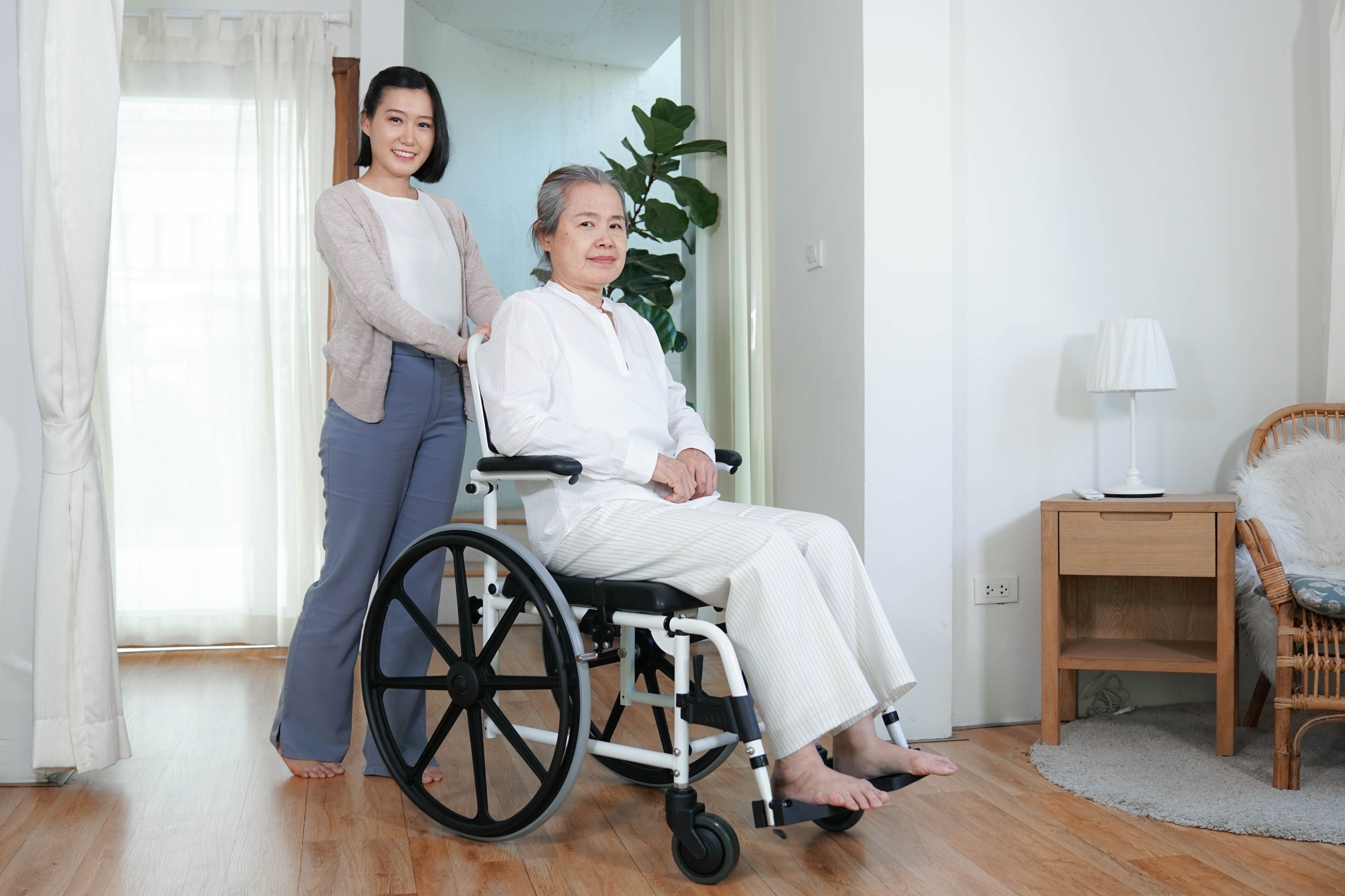 Synergy รุ่นเมอริท รถเข็นอาบน้ำ นั่งถ่าย คล่อมชักโครก อลูมิเนียมอัลลอยด์