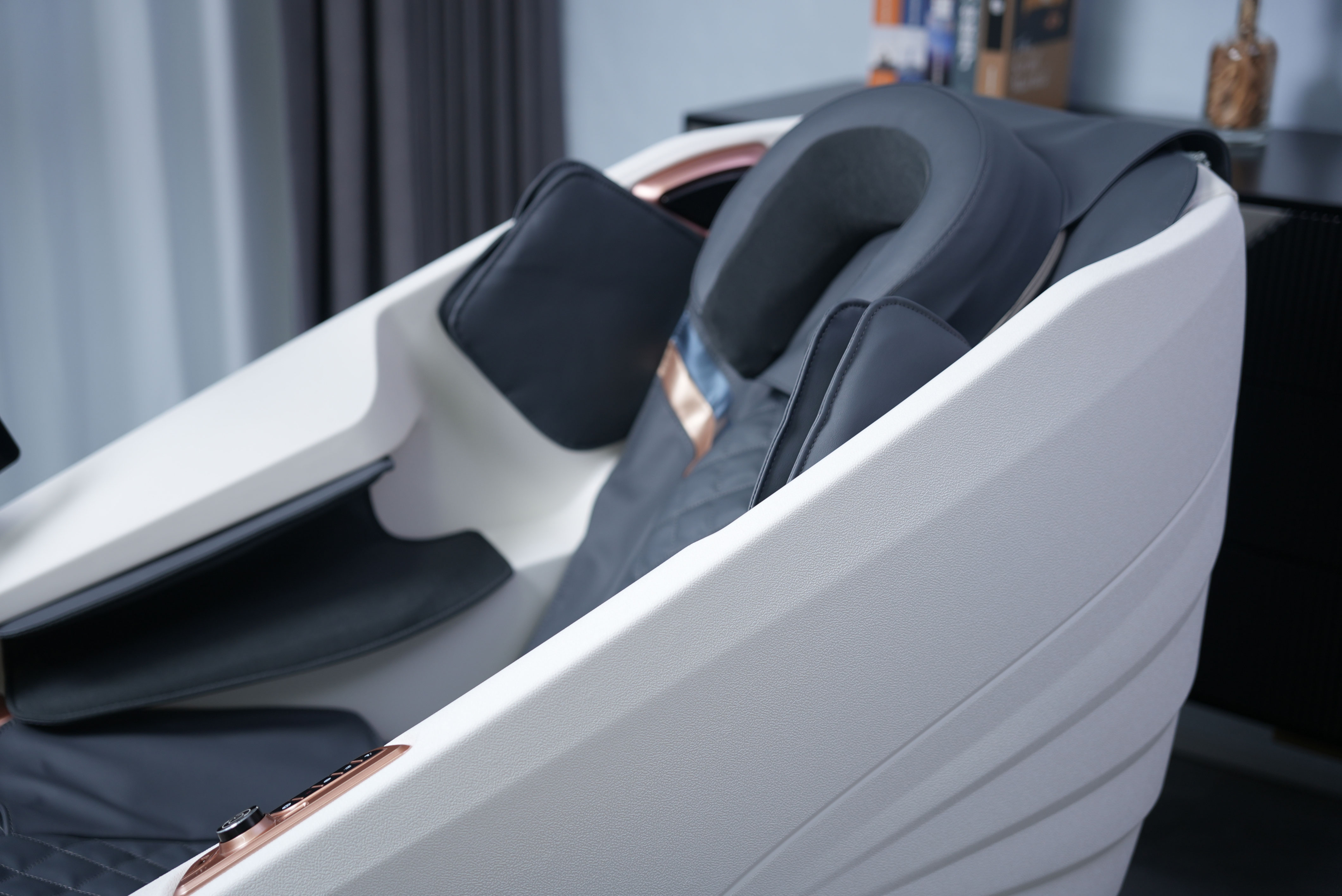 XUTI รุ่น E7X เก้าอี้นวดไฟฟ้า 12 โปรแกรมอัตโนมัติ สีเทา มอบประสบการณ์การนวดผ่อนคลายเหนือระดับมาตรฐาน มอก.