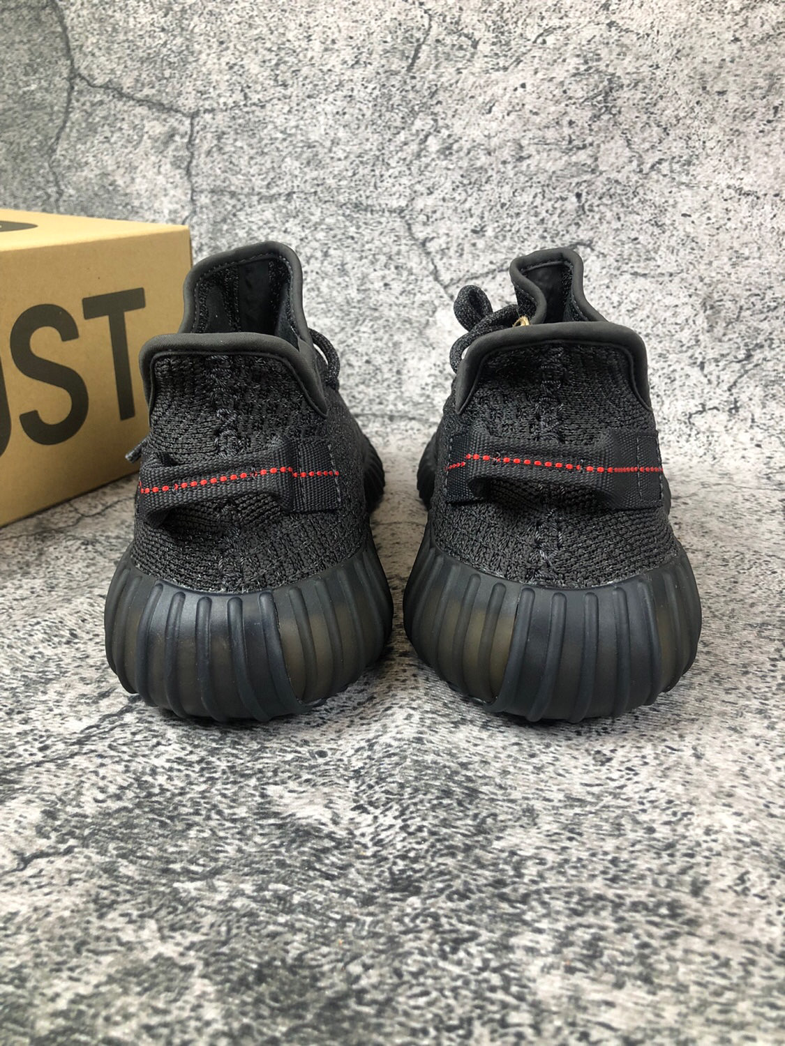 「ของแท้ 100%」 Adidas Yeezy 350 V2 “Black” FU9007 | Shopee Thailand