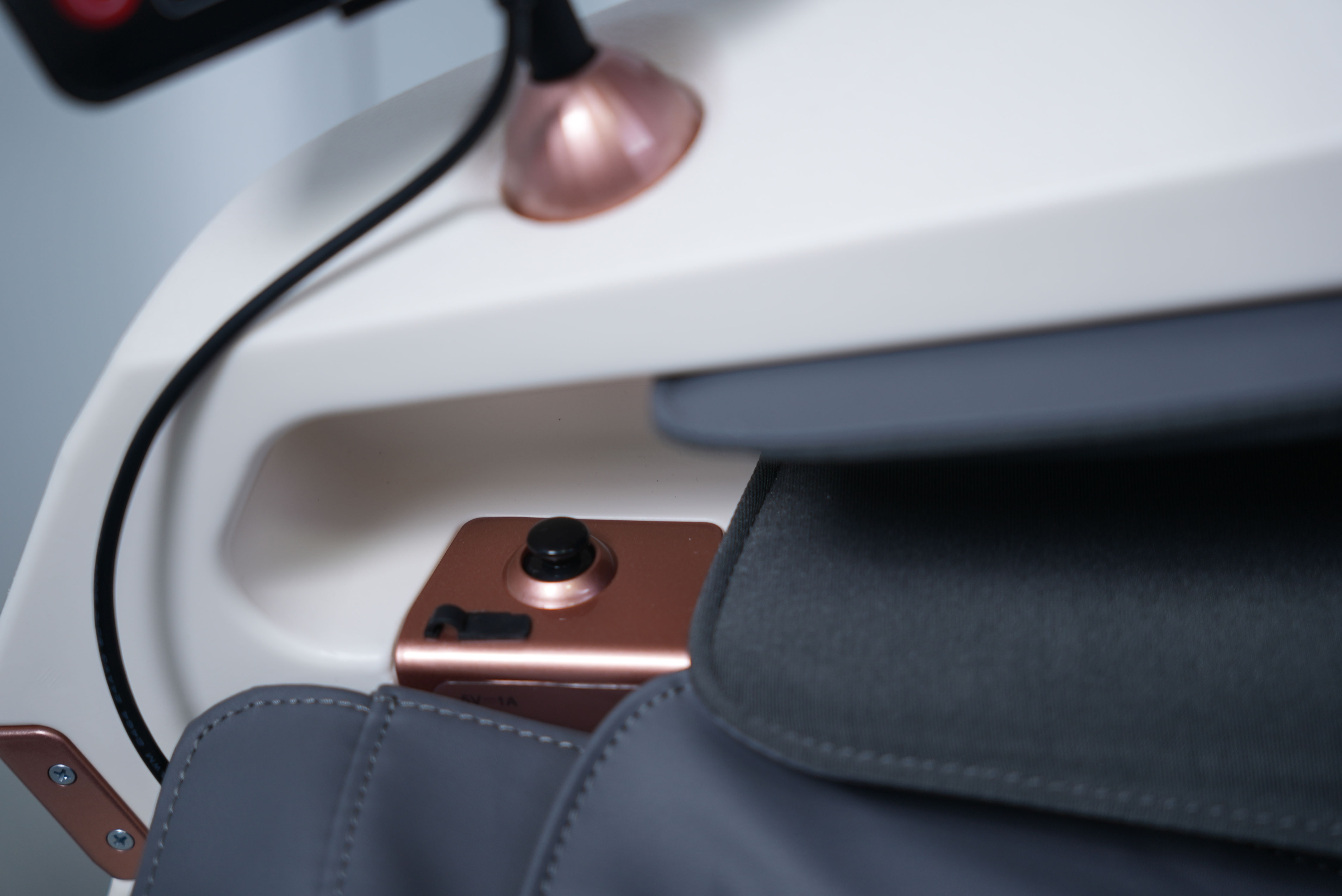 XUTI รุ่น E7X เก้าอี้นวดไฟฟ้า 12 โปรแกรมอัตโนมัติ สีเทา มอบประสบการณ์การนวดผ่อนคลายเหนือระดับมาตรฐาน มอก.