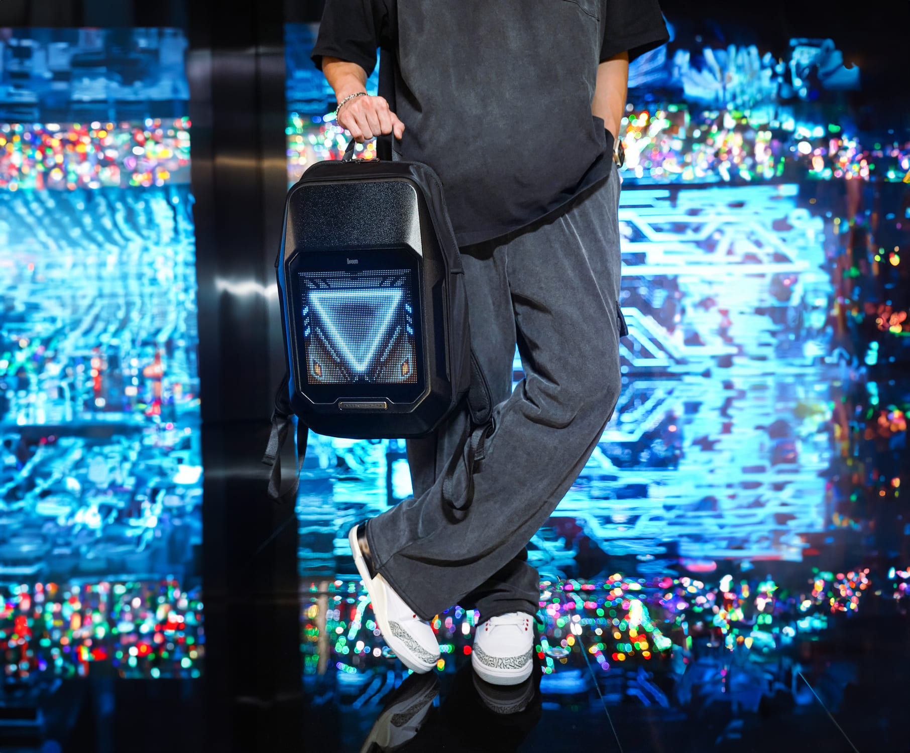 Divoom Cyberbag Pixel Art LED Backpack Black กระเป๋าเป้สะพายหลัง พร้อม ...