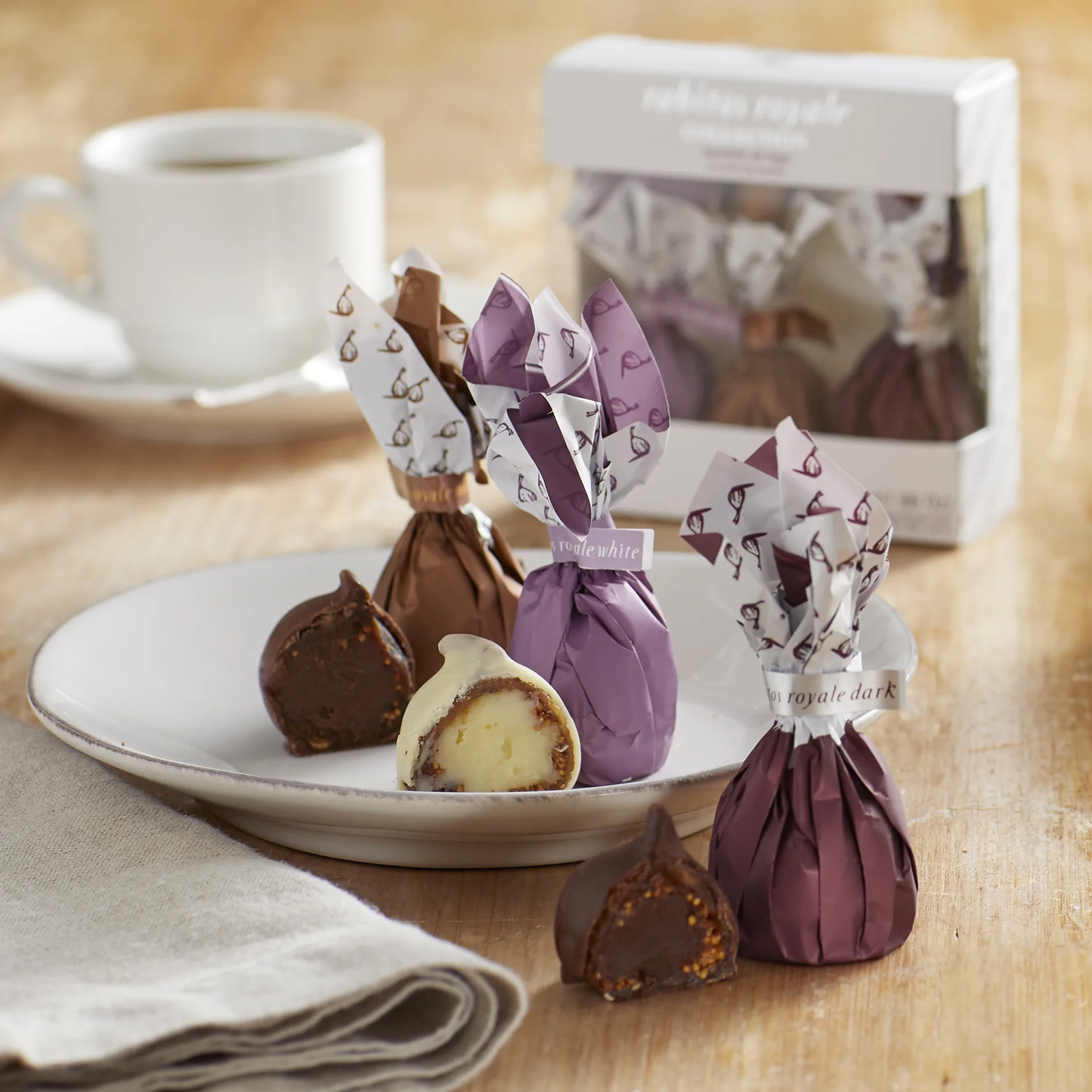 Rabitos Royale Collection ดาร์กช็อกโกแลต ช็อกโกแลตนม ไวท์ช็อกโกแลต ผสม ...