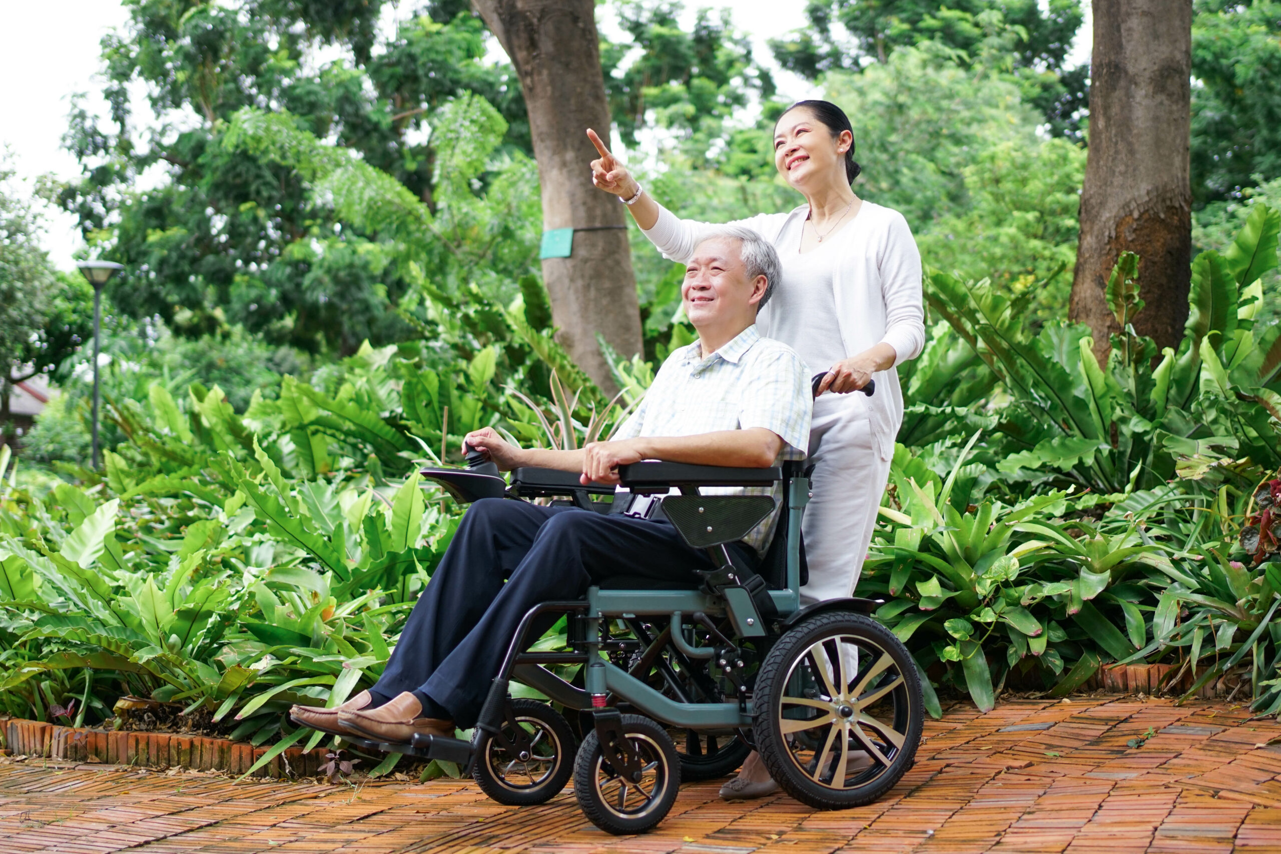 Synergy รุ่น สมาร์ท-แซด วีลแชร์ไฟฟ้าพับได้ โครงสร้างคาร์บอนสตีล ที่นั่งกว้าง 50 cm นั่งสบาย พับเก็บง่าย ใส่ท้ายรถสะดวก