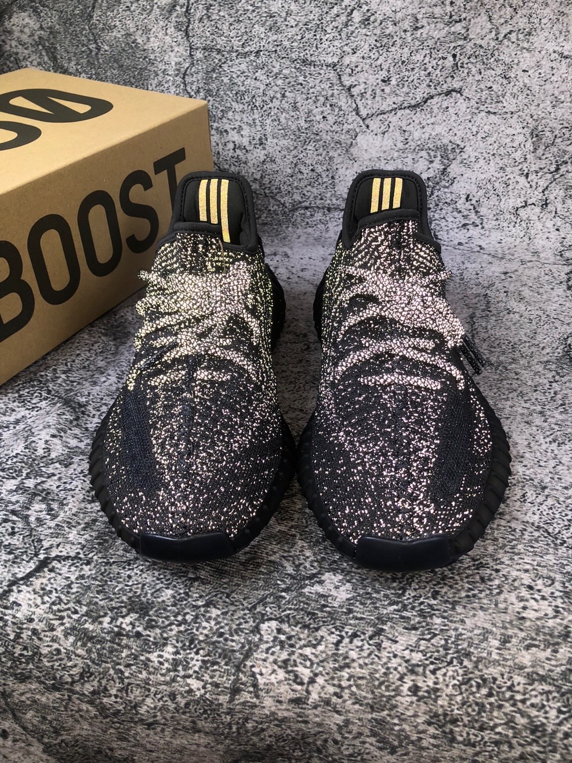 「ของแท้ 100%」 Adidas Yeezy 350 V2 “Black” FU9007 | Shopee Thailand