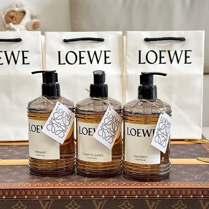 ボディソープ LOEWE Liquorice Liquid Soap 500ml Loewe's Has a New Line of Soaps Inspired by Ancient Bathing