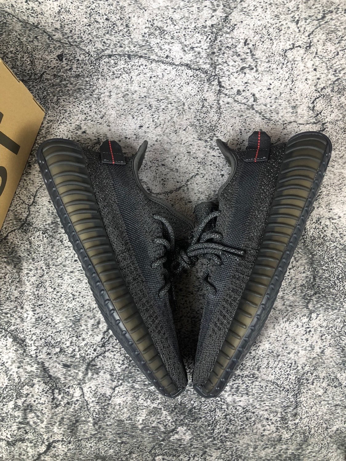 「ของแท้ 100%」 Adidas Yeezy 350 V2 “Black” FU9007 | Shopee Thailand