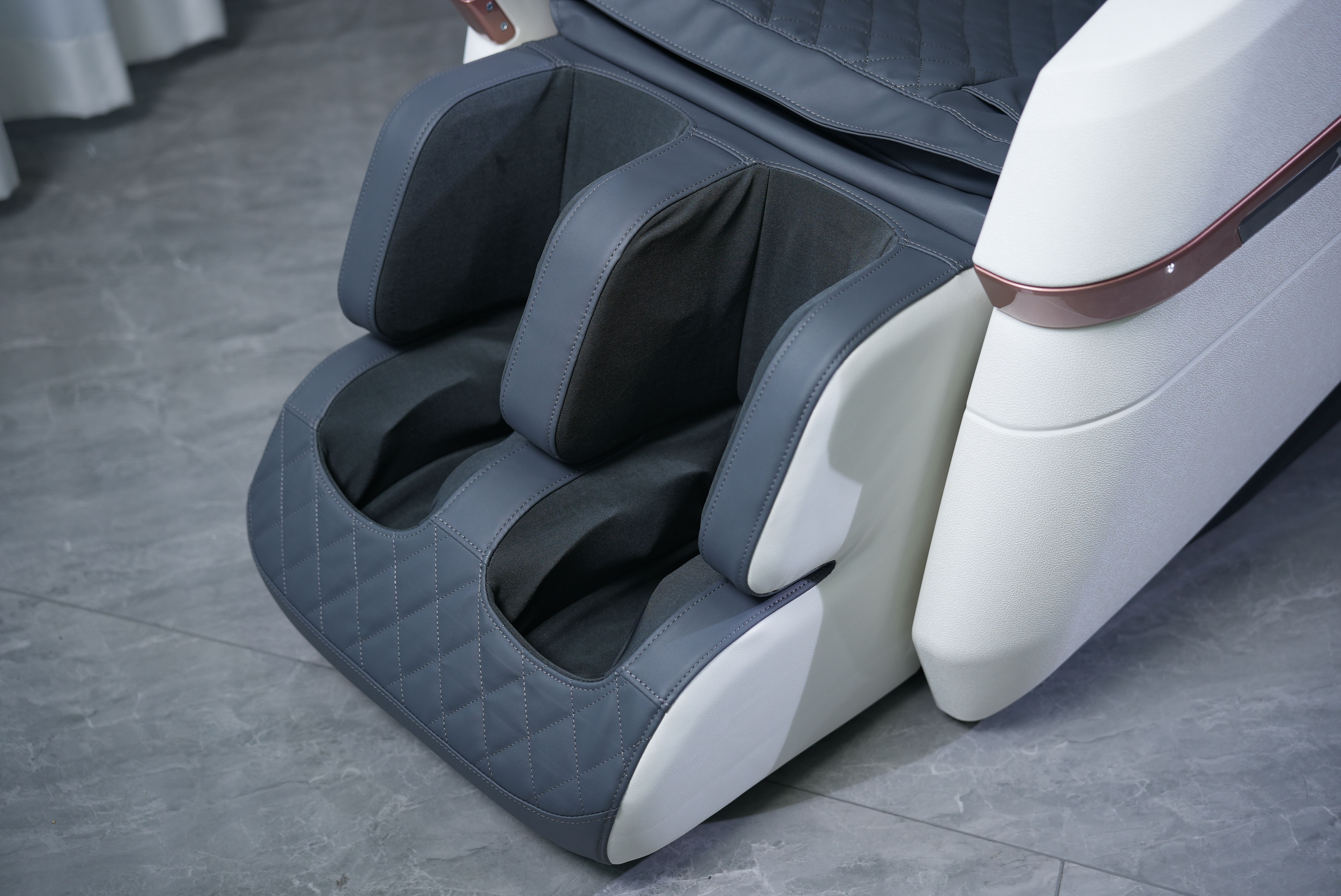 XUTI รุ่น E7X เก้าอี้นวดไฟฟ้า 12 โปรแกรมอัตโนมัติ สีเทา มอบประสบการณ์การนวดผ่อนคลายเหนือระดับมาตรฐาน มอก.