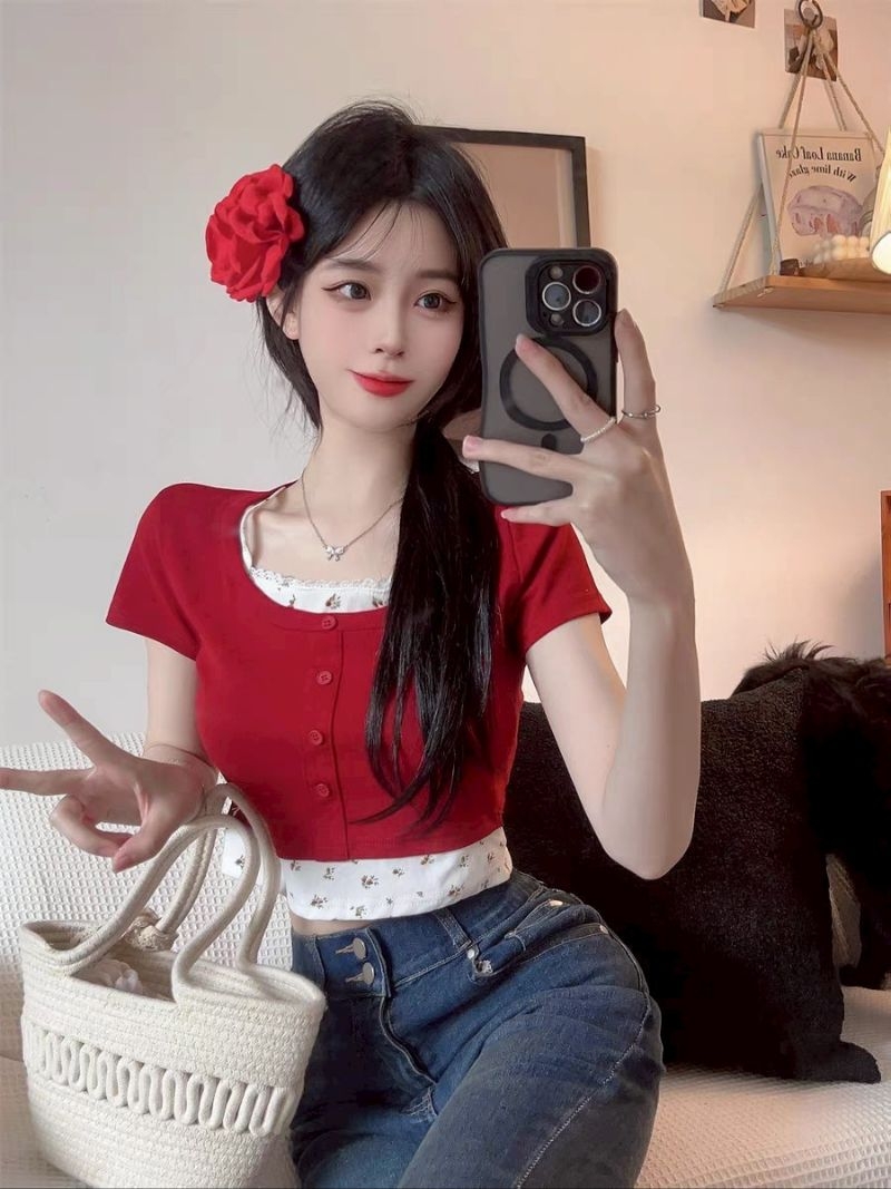Vogue🌟พร้อมส่ง🌟 เสื้อแขนสั้น ไหมพรม สีแดงน้ำเฃินลายดอกไม้ (Y6820 ...