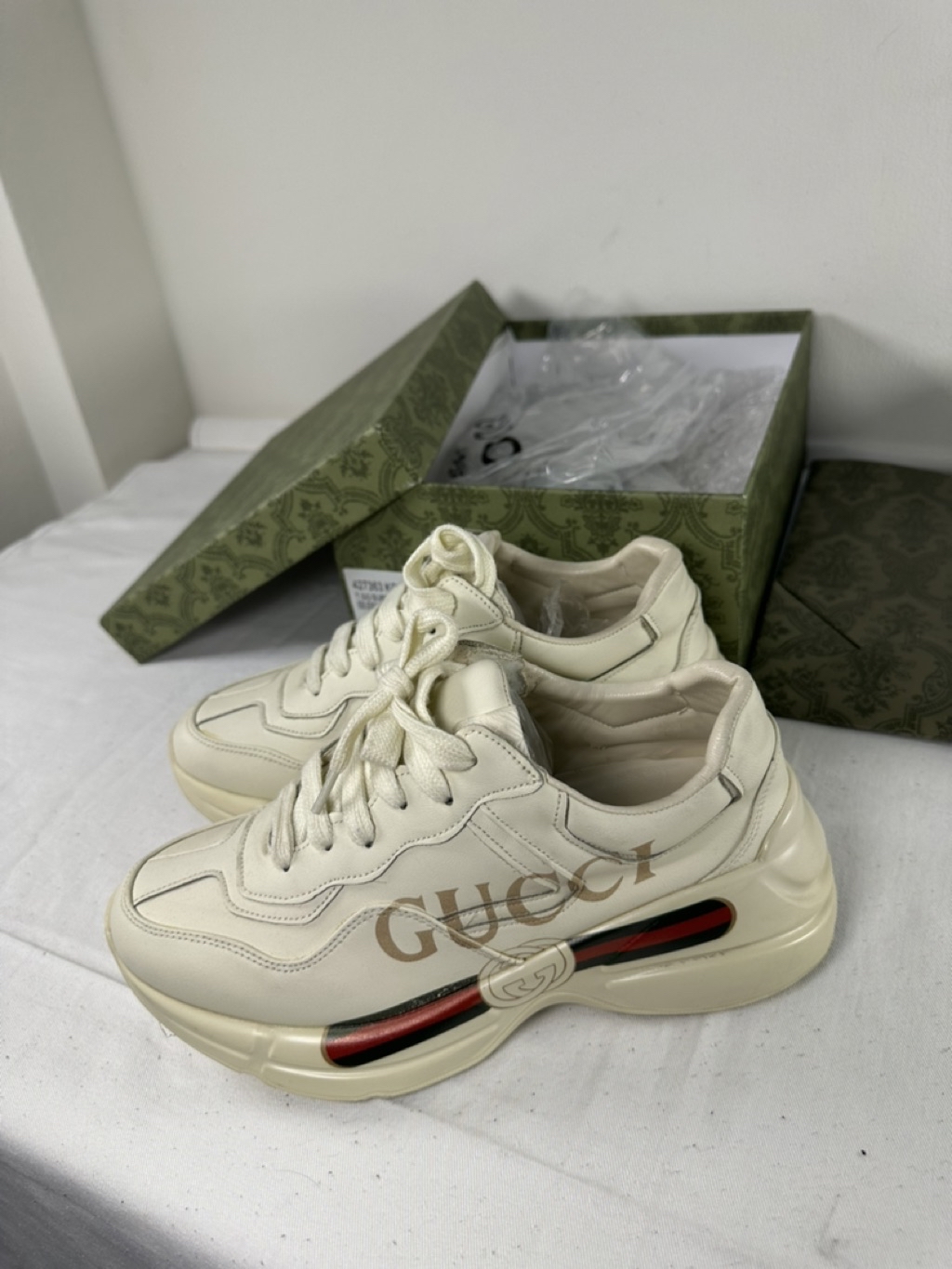 พร้อมส่ง> Gucci Rhyton Collection Gucci รองเท้าผ้าใบแพลตฟอร์ม หนัง ลาย ...
