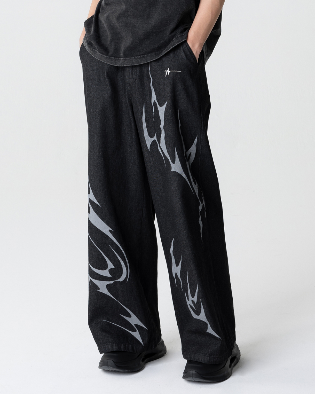 URTHE - กางเกง ขายาว Col. DARKWAVE รุ่น DW TROUSERS สีดำอ่อน สีดำเข้ม