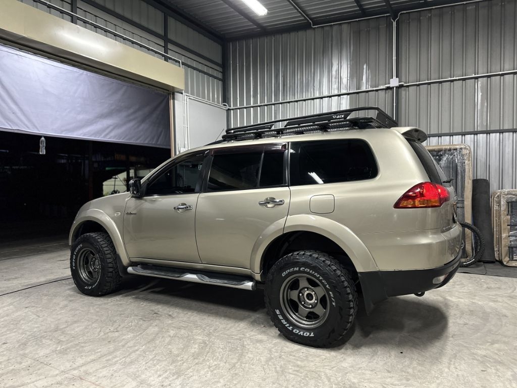 แร็คหลัวคา R8X ขนาด 110x160 พร้อมตัวยูสำหรับยึดราวลอย pajero Fortuner ...