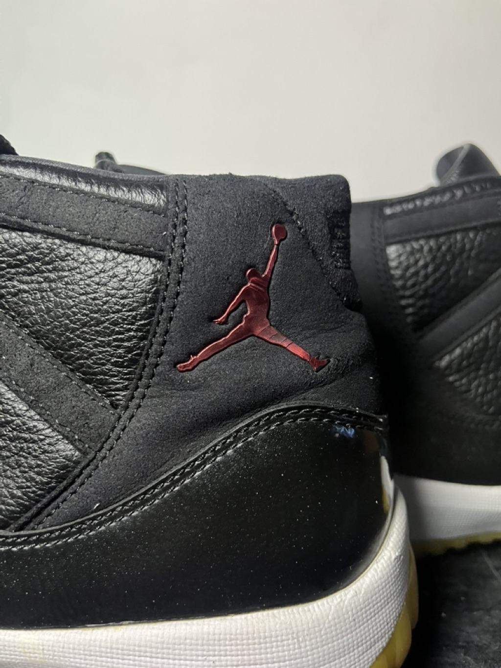 รองเท้าบาสมือสองของแท้ JD11 Black Red Size 43 | Shopee Thailand