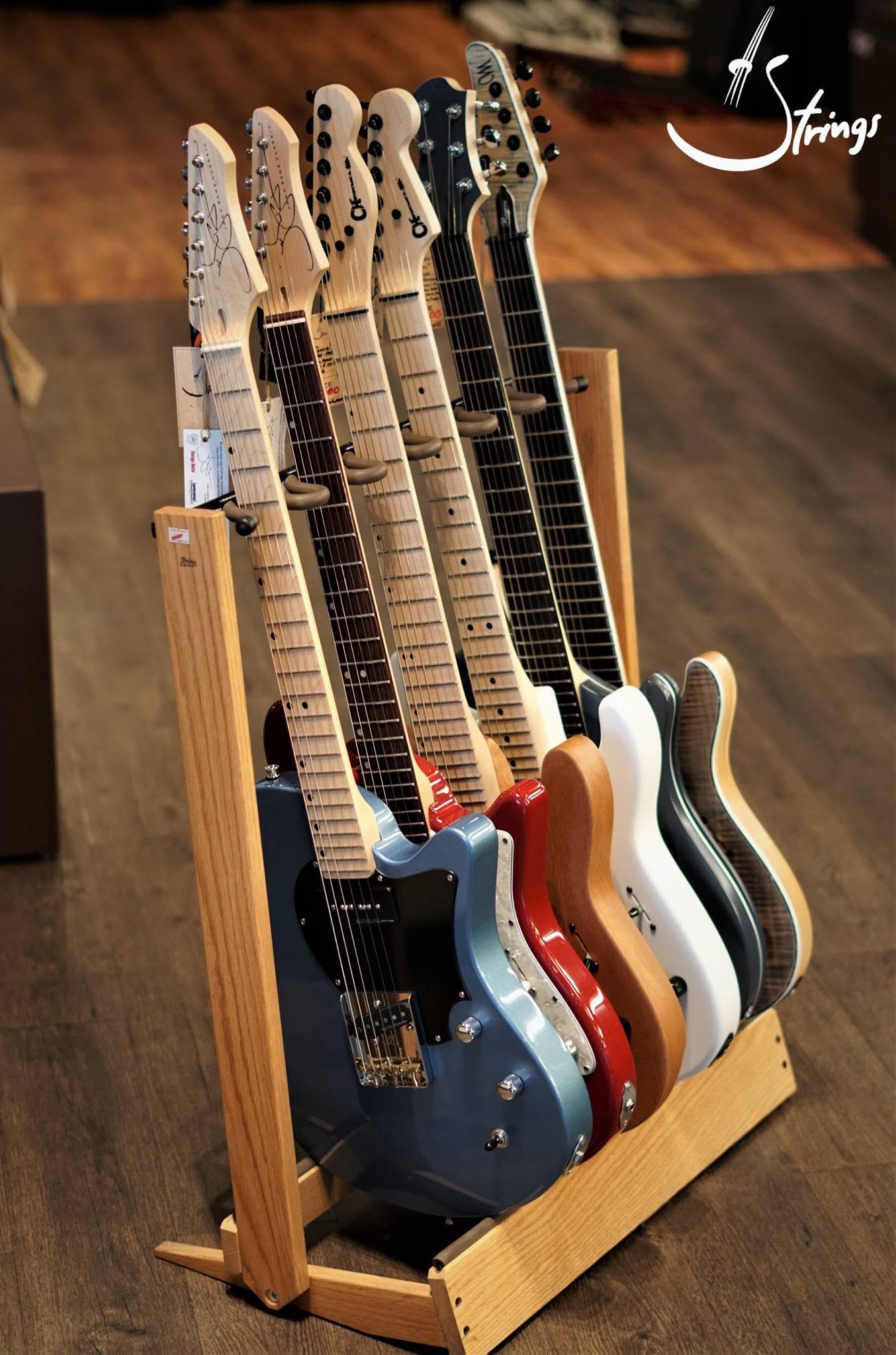 String Swing CC34 Hardwood Side Loading Inline Guitar Rack ขาตั้งกีตาร์ ...