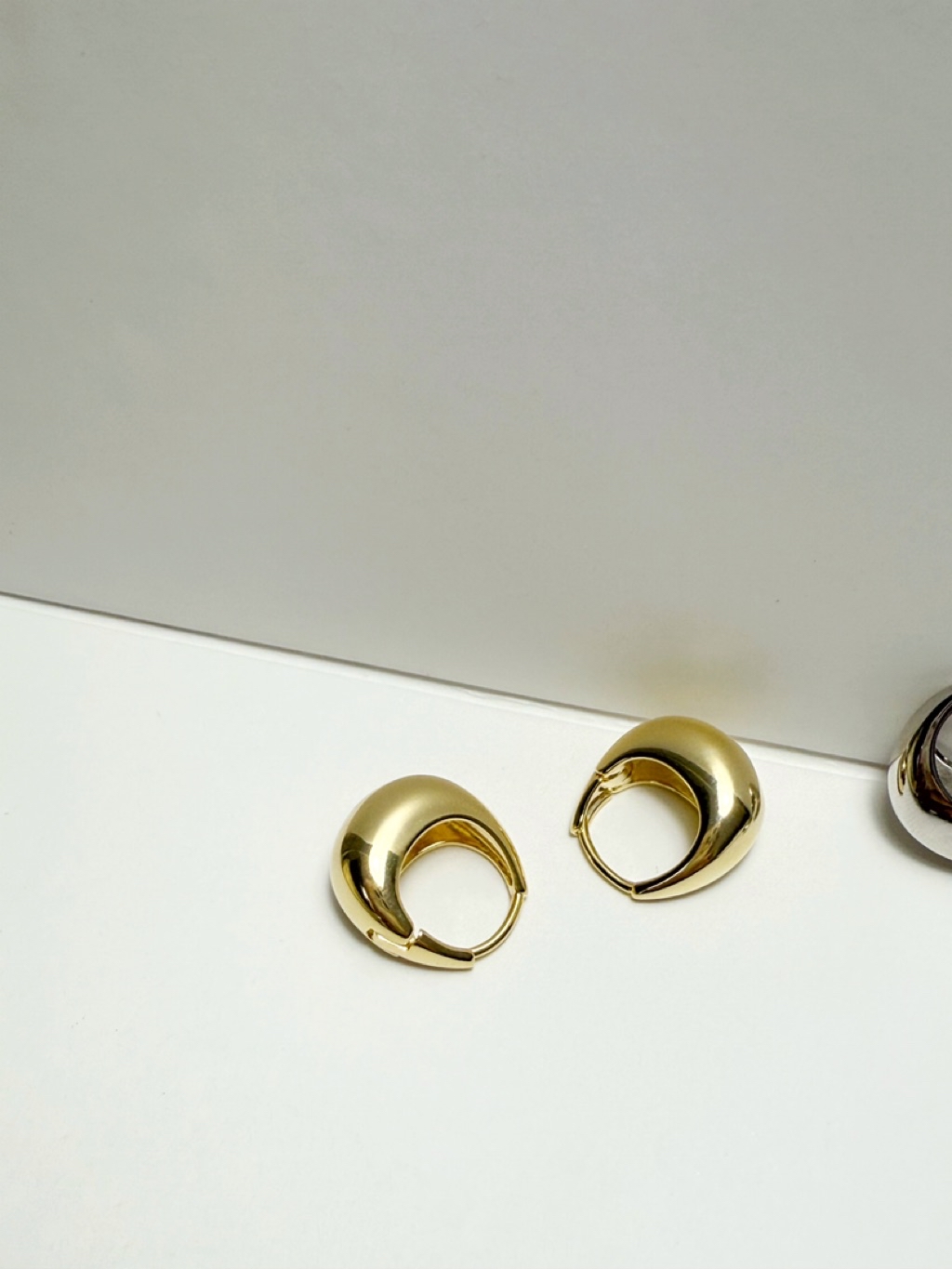 Claire&Kos - Moonlet Hoop earrings ห่วงเรียบ | Shopee Thailand