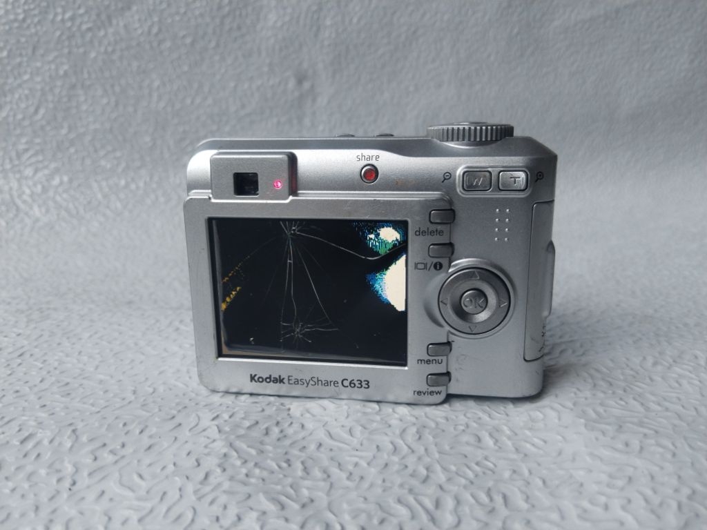 กล้องkodak c633(อ่านก่อนซื้อspare part) ไฟเข้า จอแตก กดไม่ไป เอาไปซ่อม ...