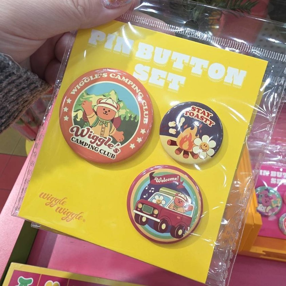 ( พร้อมส่ง ) Wiggle Wiggle Pin Button Set ชุดเข็มกลัด 3 ชิ้น | Shopee ...