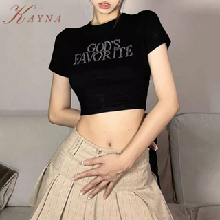 KAYNA ผู้หญิงเสื้อยืดย้อนยุคอเมริกันร้อนสาวร้อนเพชรตัวอักษรตรงไหล่สีดำสั้น-แขนเสื้อยืดช่องอินเก๋