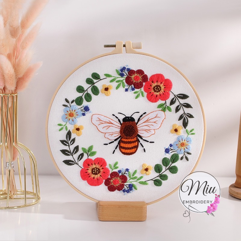 ชุดปักลายผึ้ง-ฟรีสะดึงขนาด-20cm-bees-diy-embroidery-kit-20cm