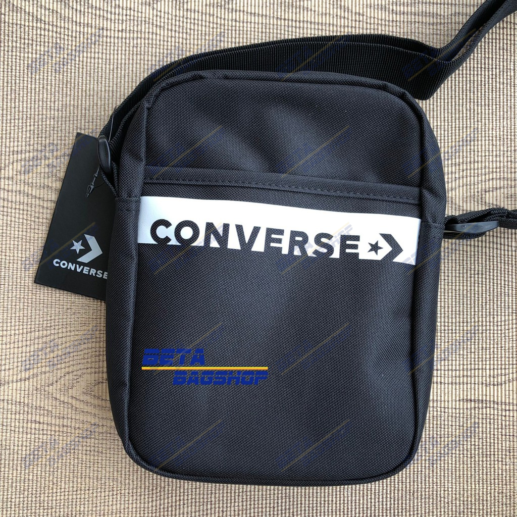 ภาพหน้าปกสินค้าConverse กระเป๋าสะพายข้าง รุ่น 126001359 (ลิขสิทธิ์ แท้ 100%) จากร้าน betabagshop บน Shopee