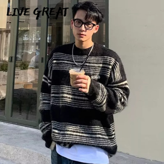 LIVE GREAT เสื้อสเวตเตอร์ผู้ชายเทรนด์ใหม่แฟชั่นเรียบง่ายทุกแมตช์ลายด้านบนหลวมสบาย ๆ เสื้อสเวตเตอร์สวมหัวรอบคอทุกแมตช์