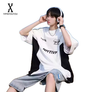 YIPINYOUYOU  ผู้ชายใหม่ญี่ปุ่นเยาวชนที่นิยมรอบคอเสื้อยืดแขนสั้นสไตล์อเมริกันถนนจดหมายพิมพ์เสื้อยืด