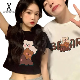 YIPINYOUYOU   เสื้อยืดคู่รักแขนสั้นแฟชั่นการ์ตูนหมีพิมพ์เสื้อยืดแขนสั้นระดับไฮเอนด์ชายและหญิงท็อปส์ซู