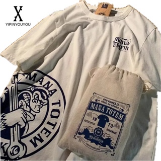 YIPINYOUYOU  เสื้อยืดคอกลมพิมพ์ลายสไตล์ฮ่องกงสำหรับผู้ชายสไตล์เมืองใหม่แขนสั้นเสื้อยืดคอกลมยอดนิยมของอเมริกา