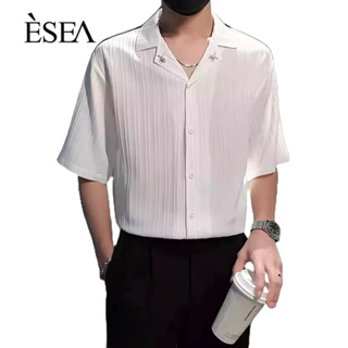 ESEA เสื้อเชิ้ตผู้ชายฤดูร้อนแฟชั่นการออกแบบความรู้สึกผ้าไหมน้ําแข็งระบายอากาศใหม่หลวมแฟชั่นธุรกิจผู้ชายลําลองแขนสั้นเสื้อเชิ้ต