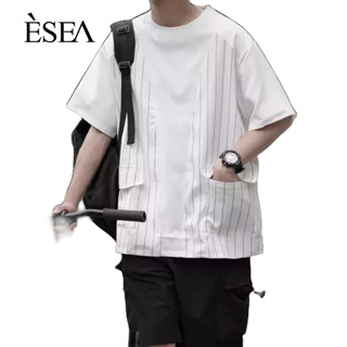 ESEA เสื้อยืดผู้ชาย เทรนด์การออกแบบเฉพาะของผู้ชาย เสื้อยืดลายทาง เย็บกระเป๋าขนาดใหญ่ ลำลอง แขนสั้น